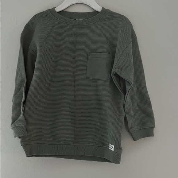 H&M Other - H&M Green Ribbed Sweatshirt 4T